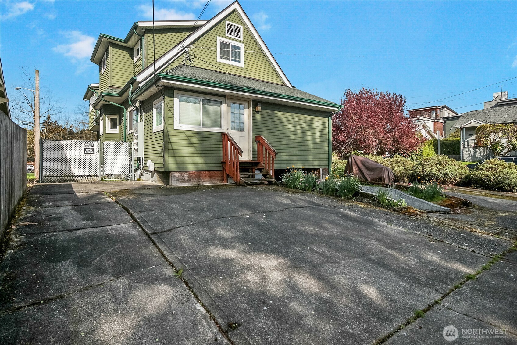 Property Photo: 809 NE 62nd Street WA 98115
