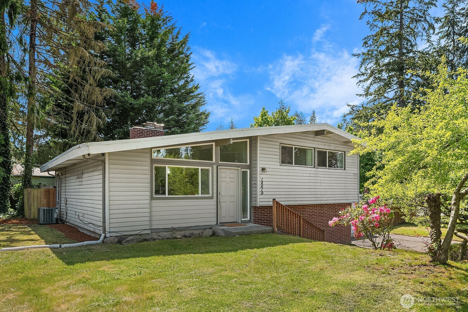 Property Photo: 14619 SE Eastgate Drive WA 98006