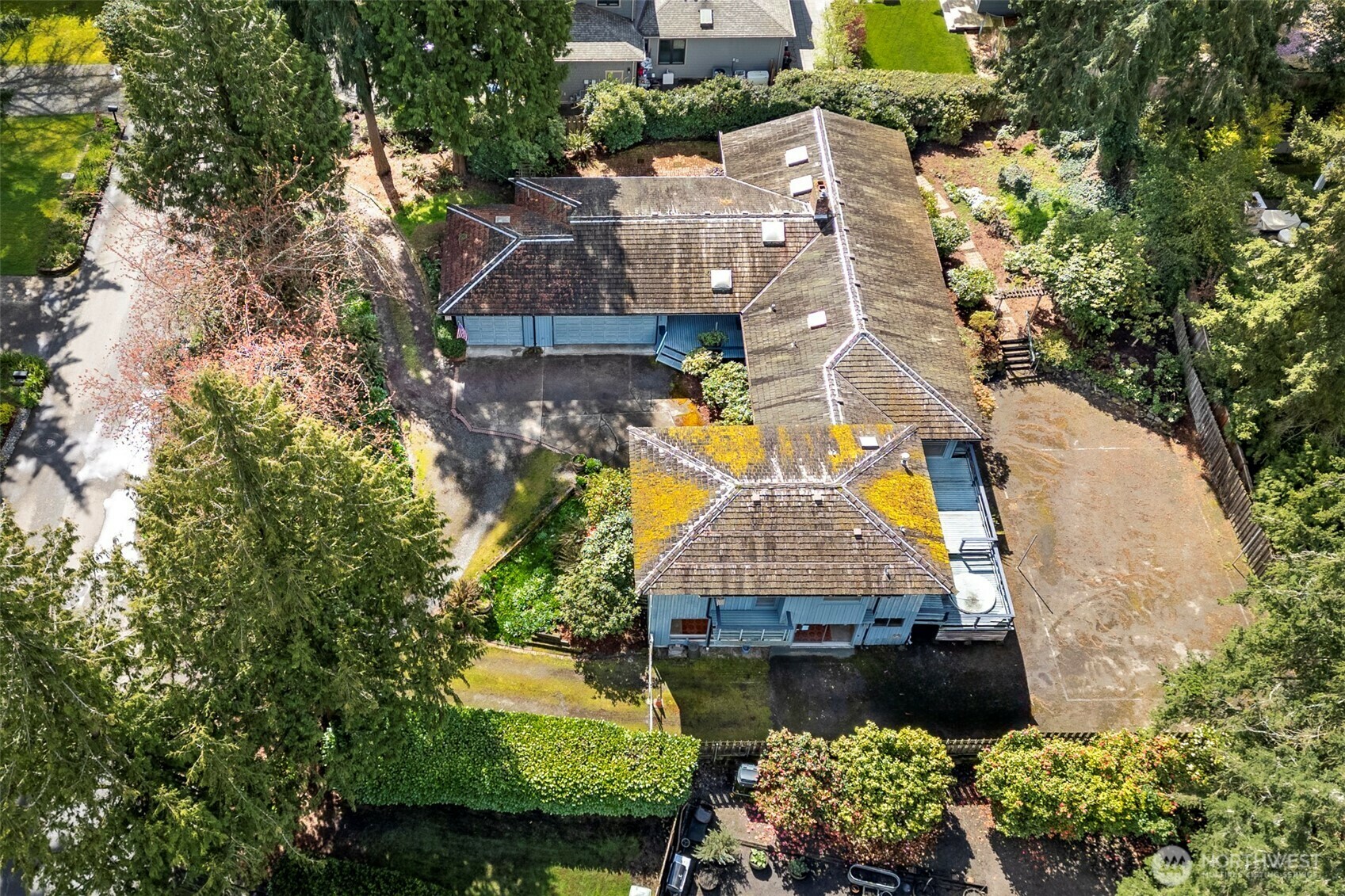 Property Photo: 2233 77th Avenue NE WA 98039