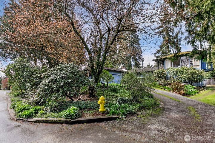 Property Photo: 2233 77th Avenue NE WA 98039