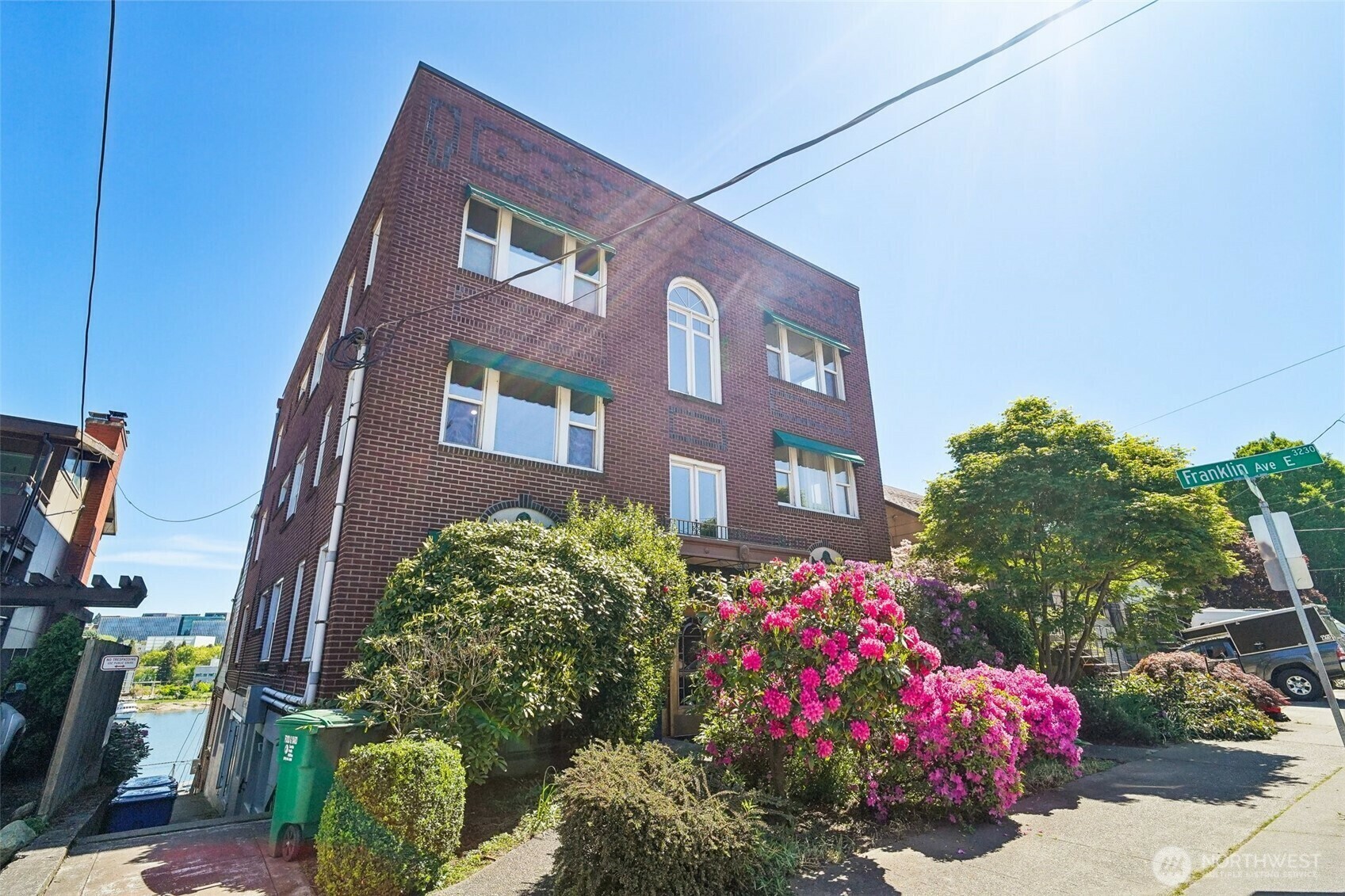 Property Photo: 3226 Fuhrman Avenue E 201 WA 98102