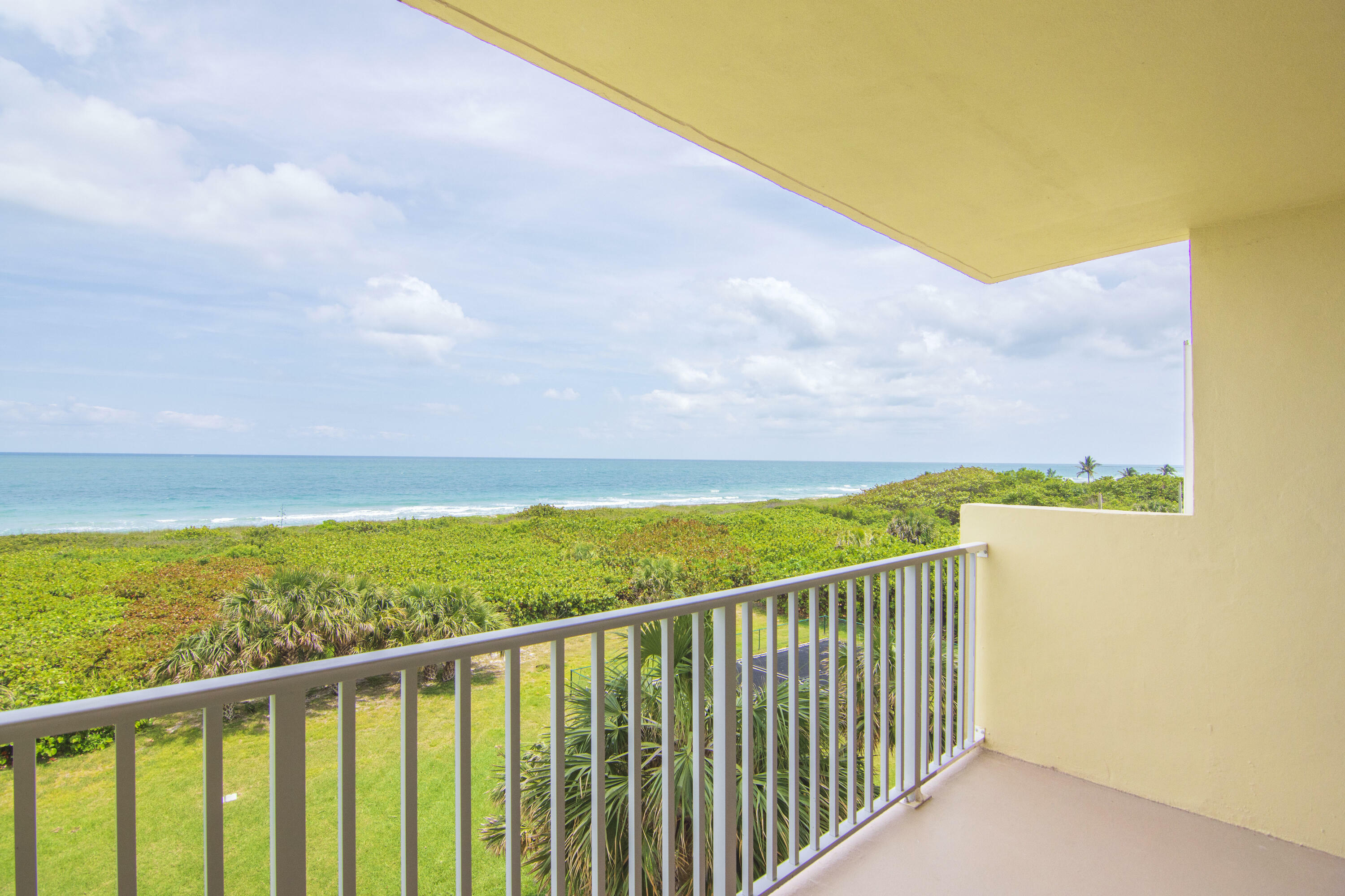 Property Photo: 3200 N Highway A1a 409 FL 34949