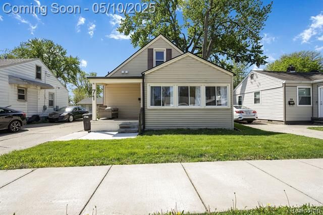 Property Photo:  71 W Dallas Avenue  MI 48071 