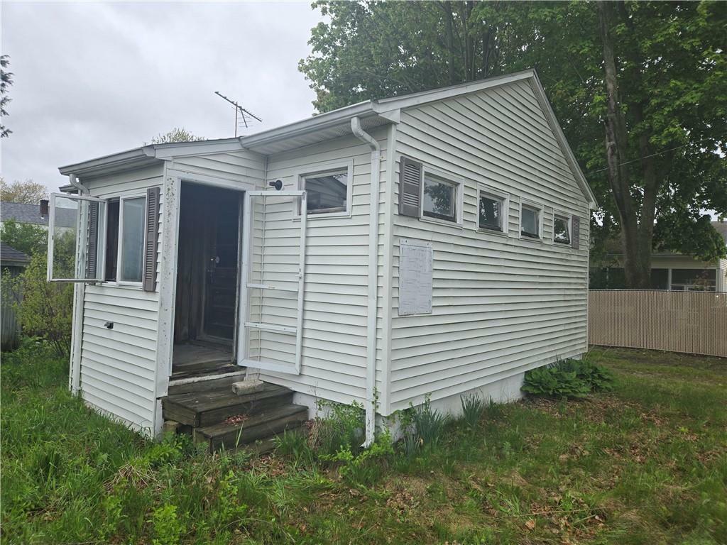 80 Smythe Street  Middletown RI 02842 photo