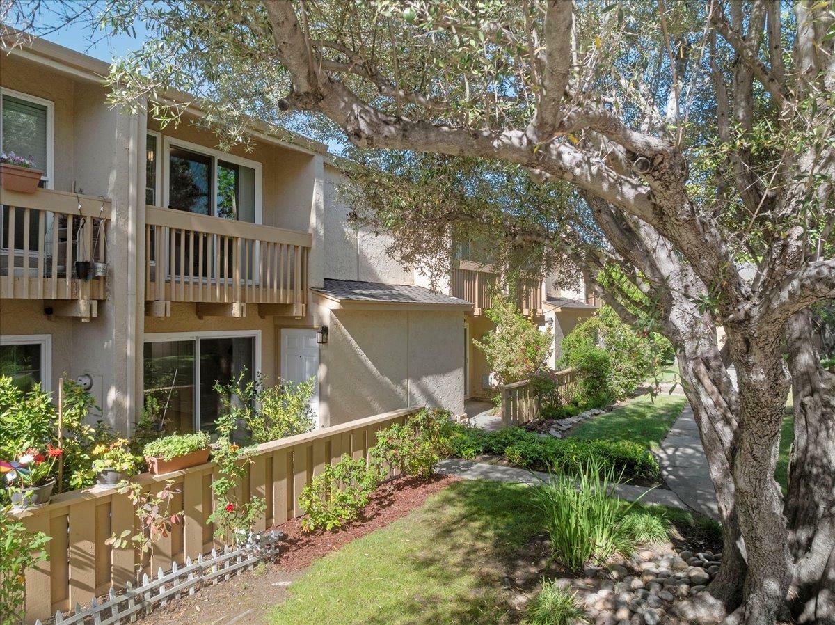 Property Photo: 125 Connemara Way 16 CA 94087