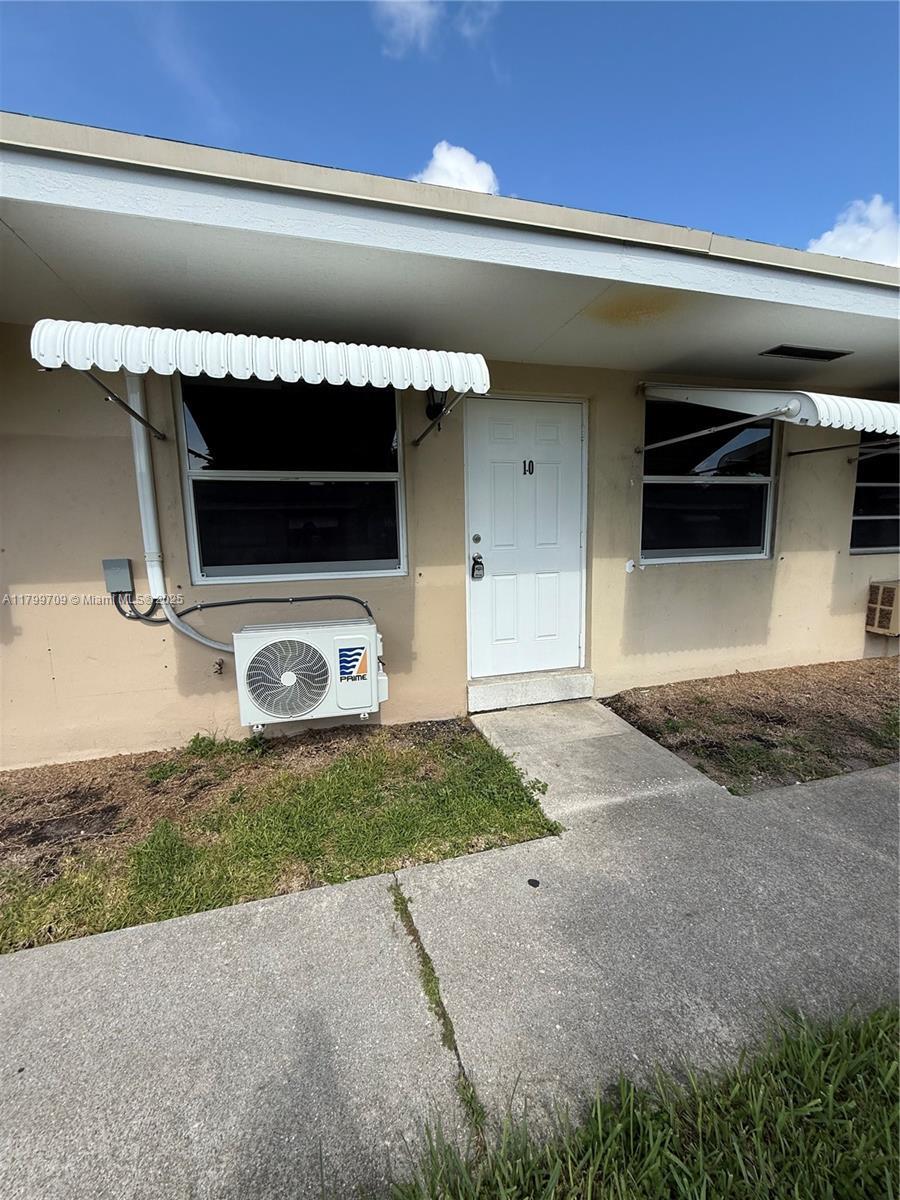 Property Photo: 2901 Polk St 10 FL 33020
