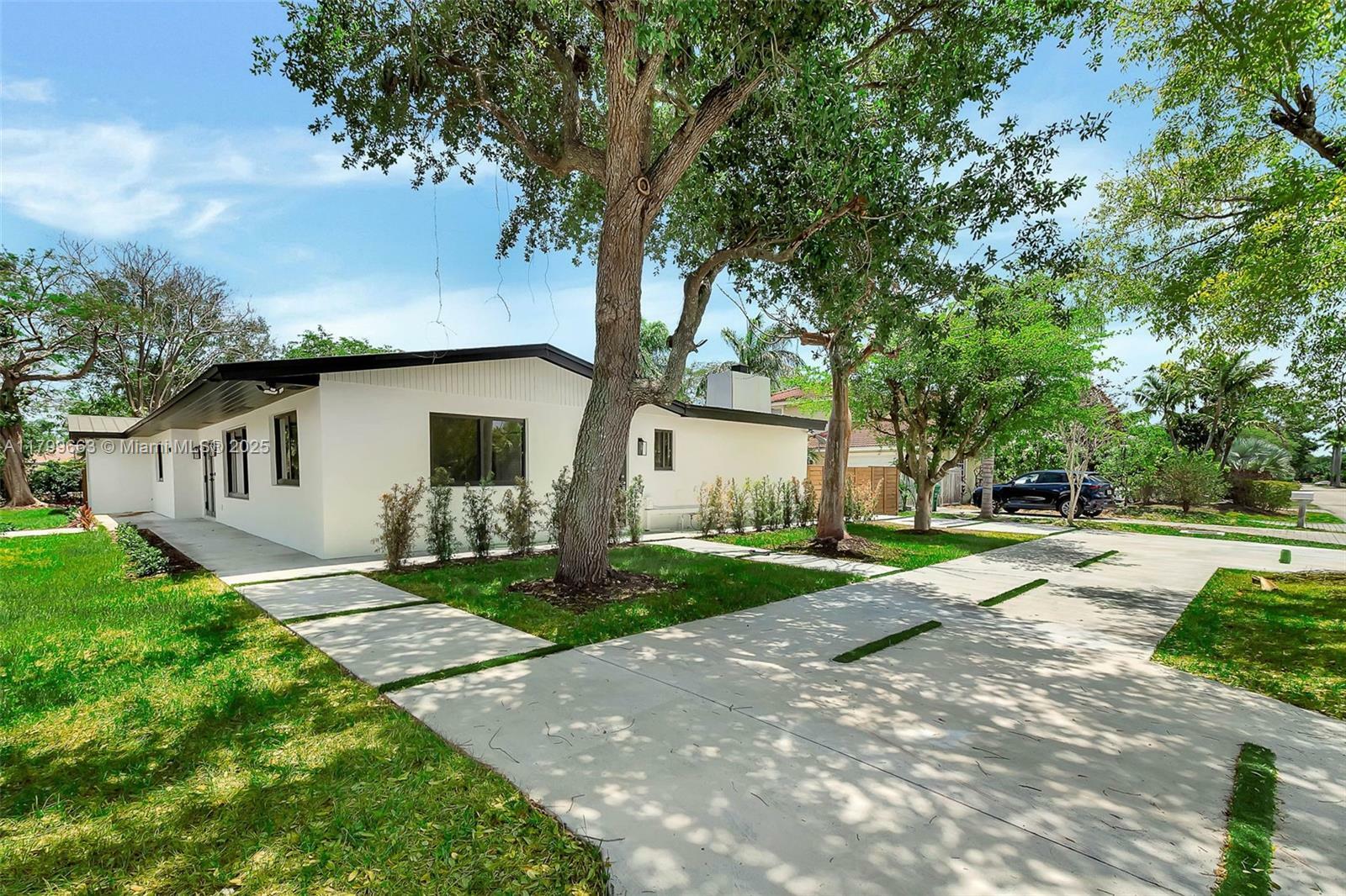 Property Photo: 9494 SW 144th St FL 33176