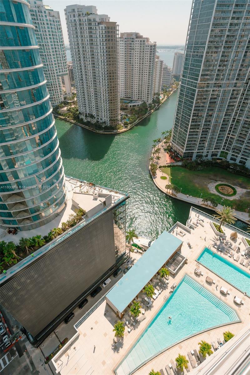 Property Photo: 200 Biscayne Blvd Way 3201 FL 33131