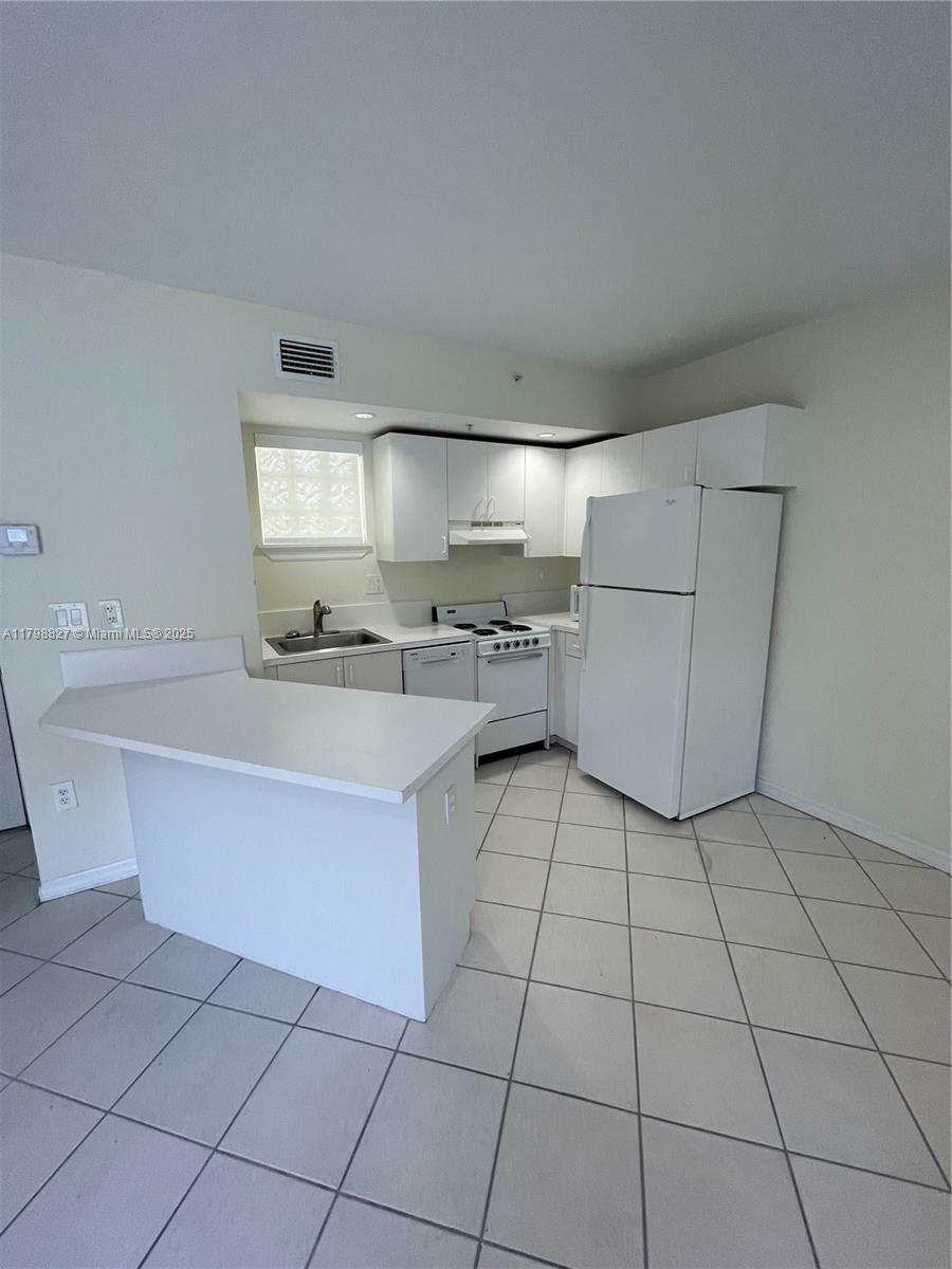 Property Photo: 3090 Bird Ave 202 FL 33133