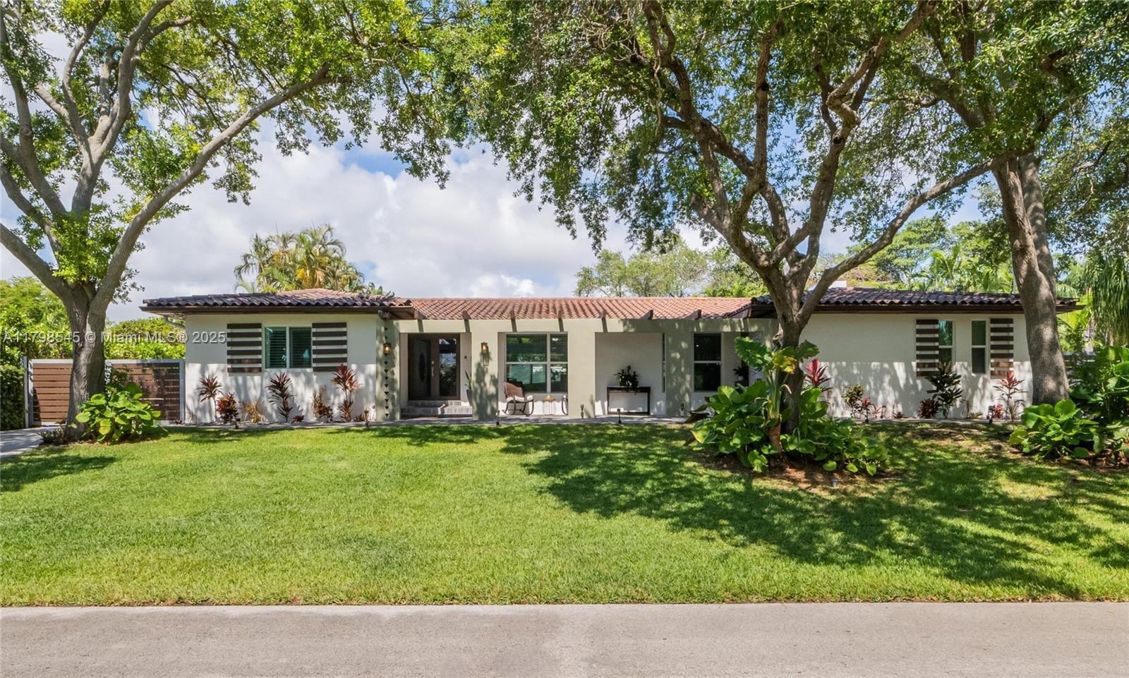 Property Photo: 17514 SW 82nd Ct FL 33157