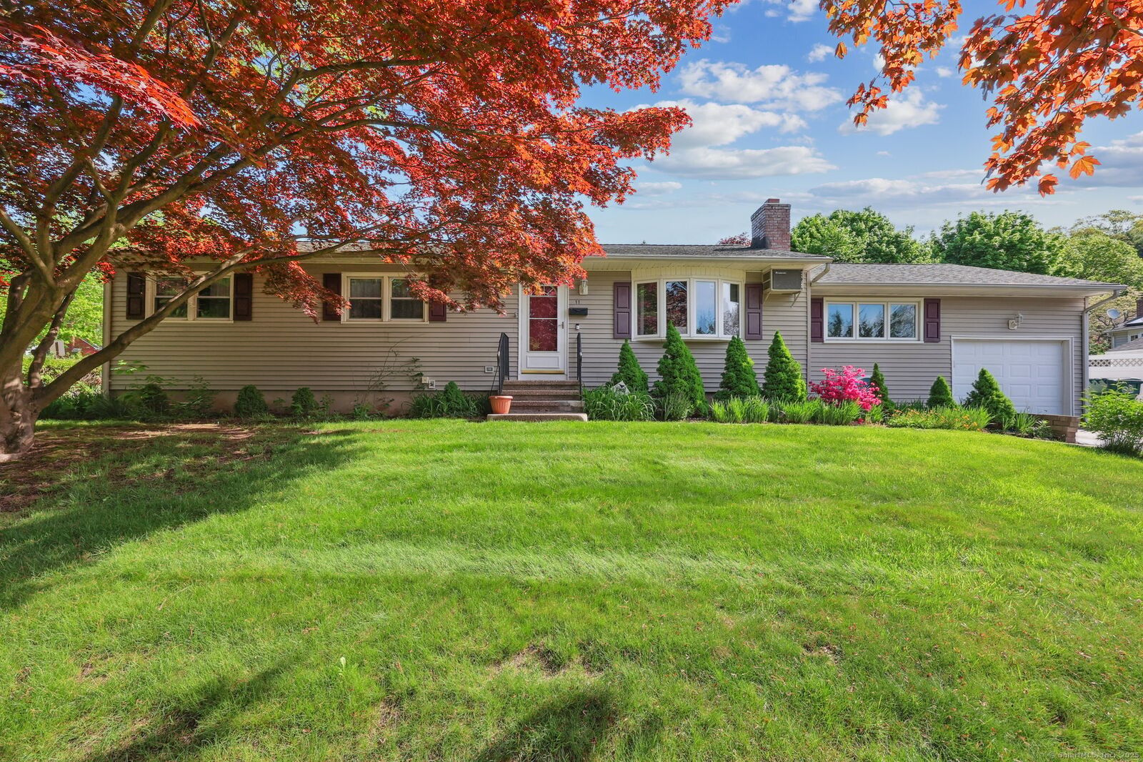Property Photo:  11 Jamestown Road  CT 06518 