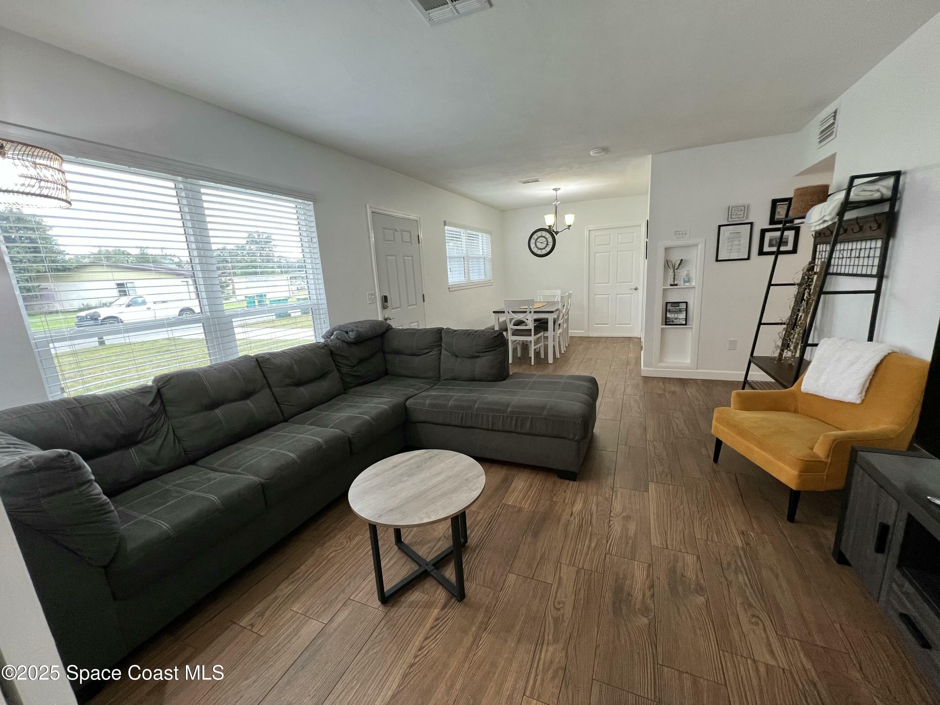 Property Photo: 831 Glenmore Circle FL 32901