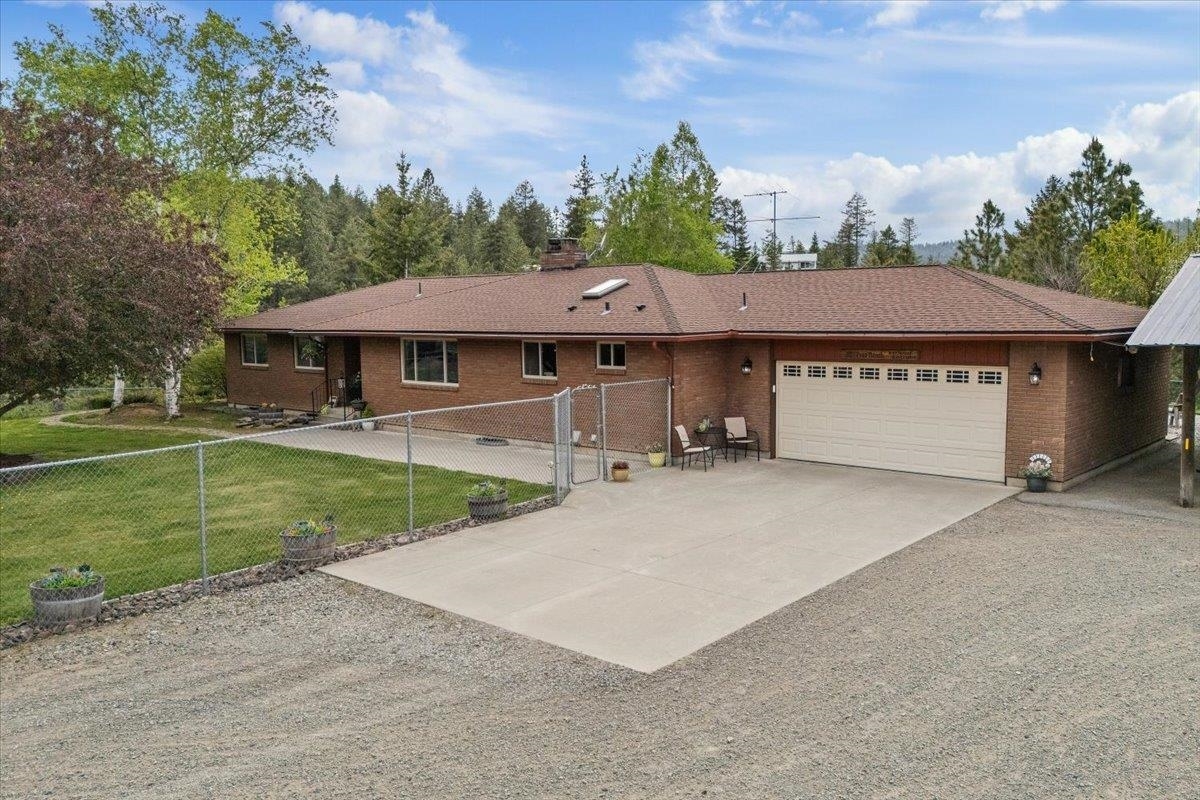 Property Photo: 9305 N Harvard Rd WA 99025