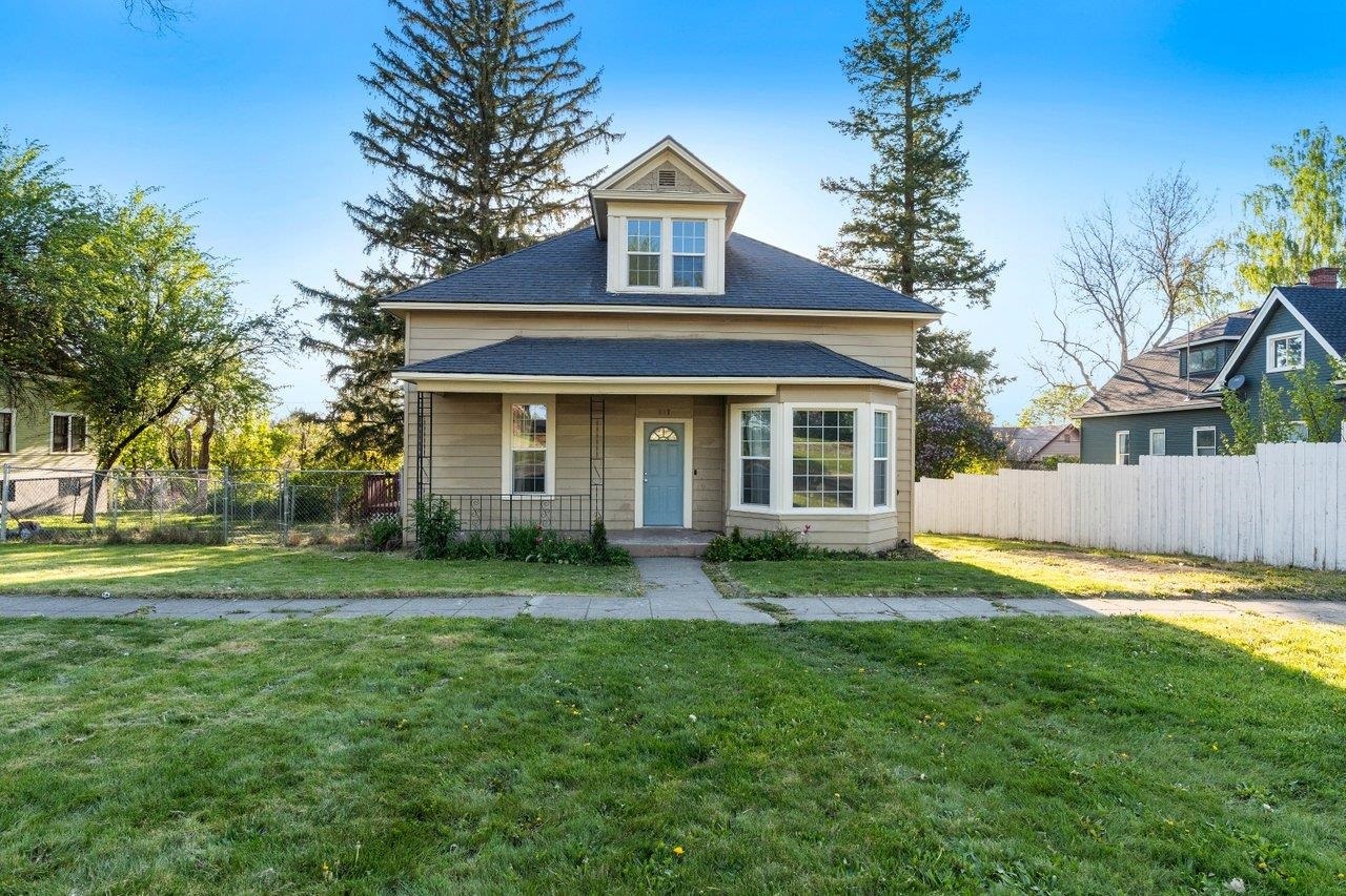 Property Photo: 217 S Broadway St WA 99033
