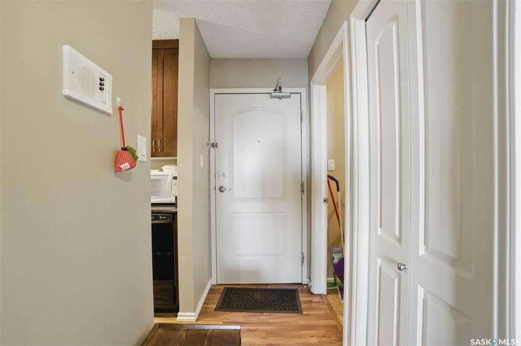 Property Photo: 1013 Lansdowne Avenue 404 SK S7H 2C2