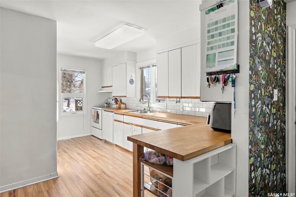 Property Photo: 1039 1st Street E SK S7H 1T4