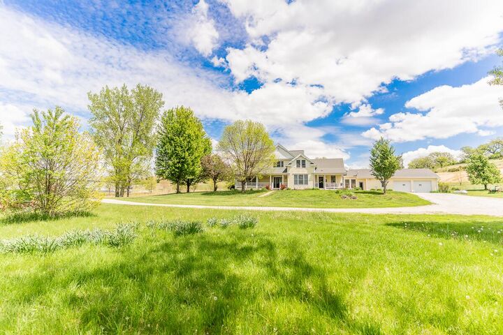 Property Photo:  2048 Horse Creek Rd Road  IA 51652 