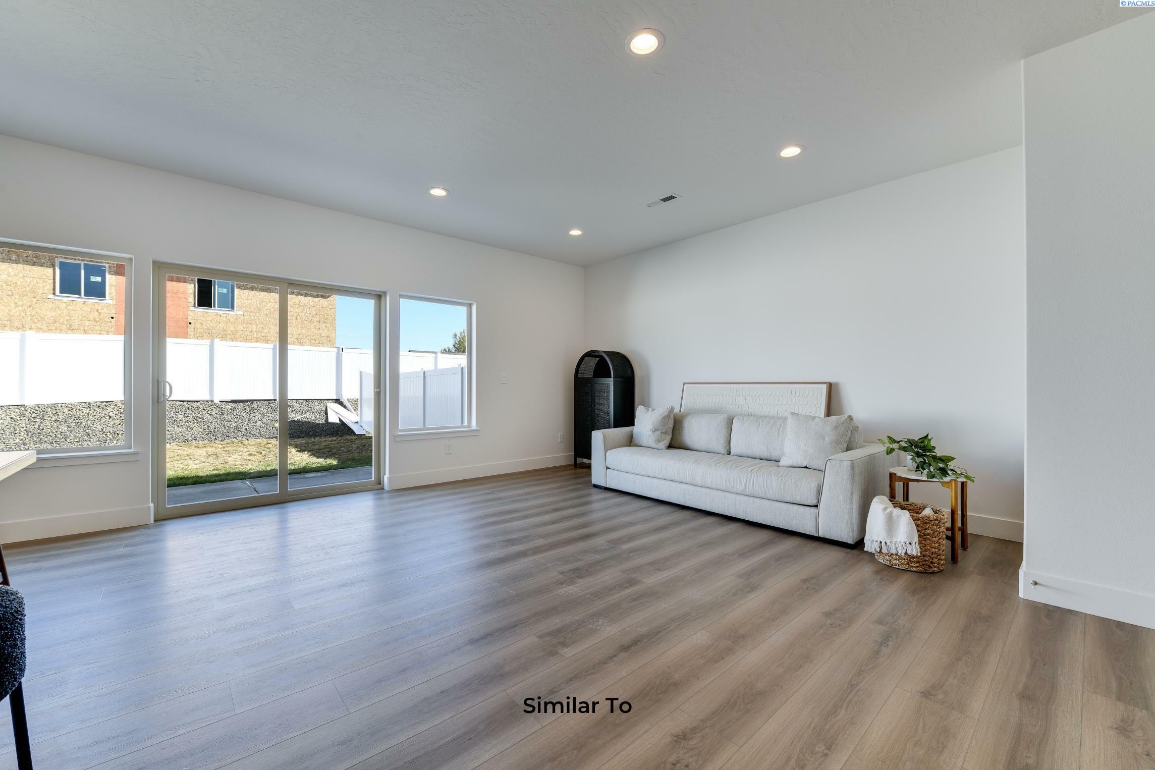Property Photo: 7423 Grapevine Ct WA 99353