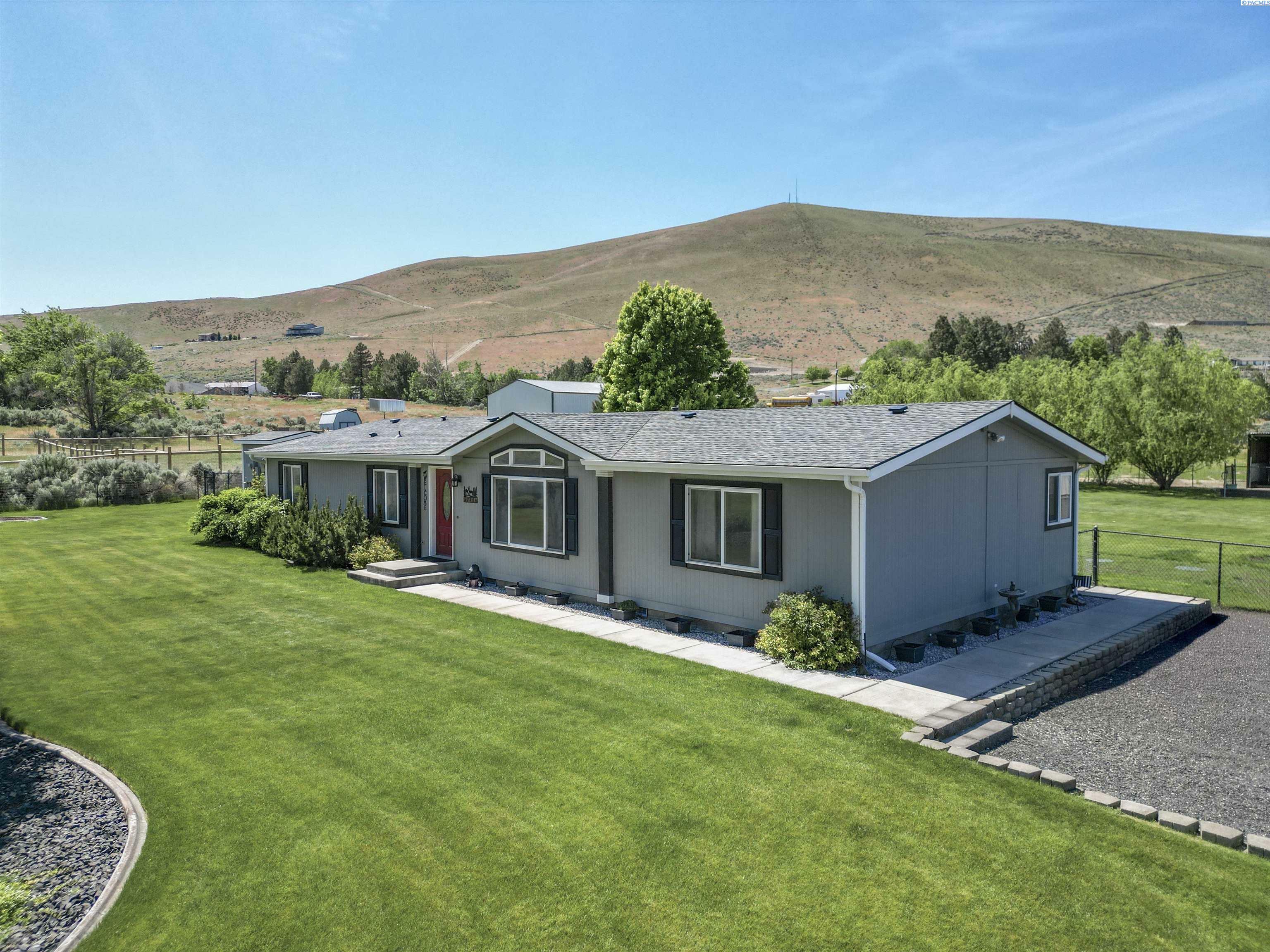 Property Photo: 57404 N 385 Prne WA 99320