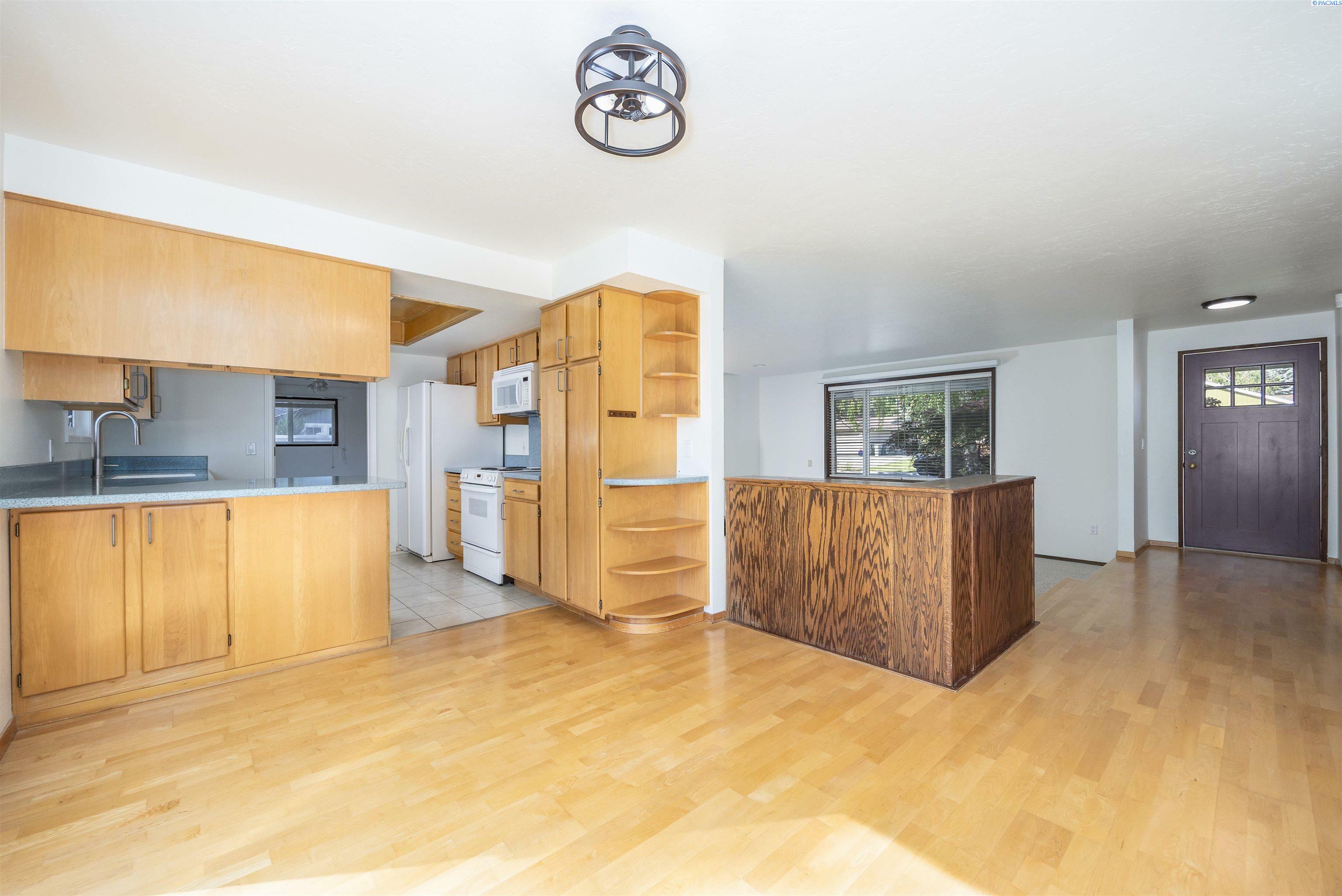 Property Photo: 2234 Greenbrook Blvd WA 99352