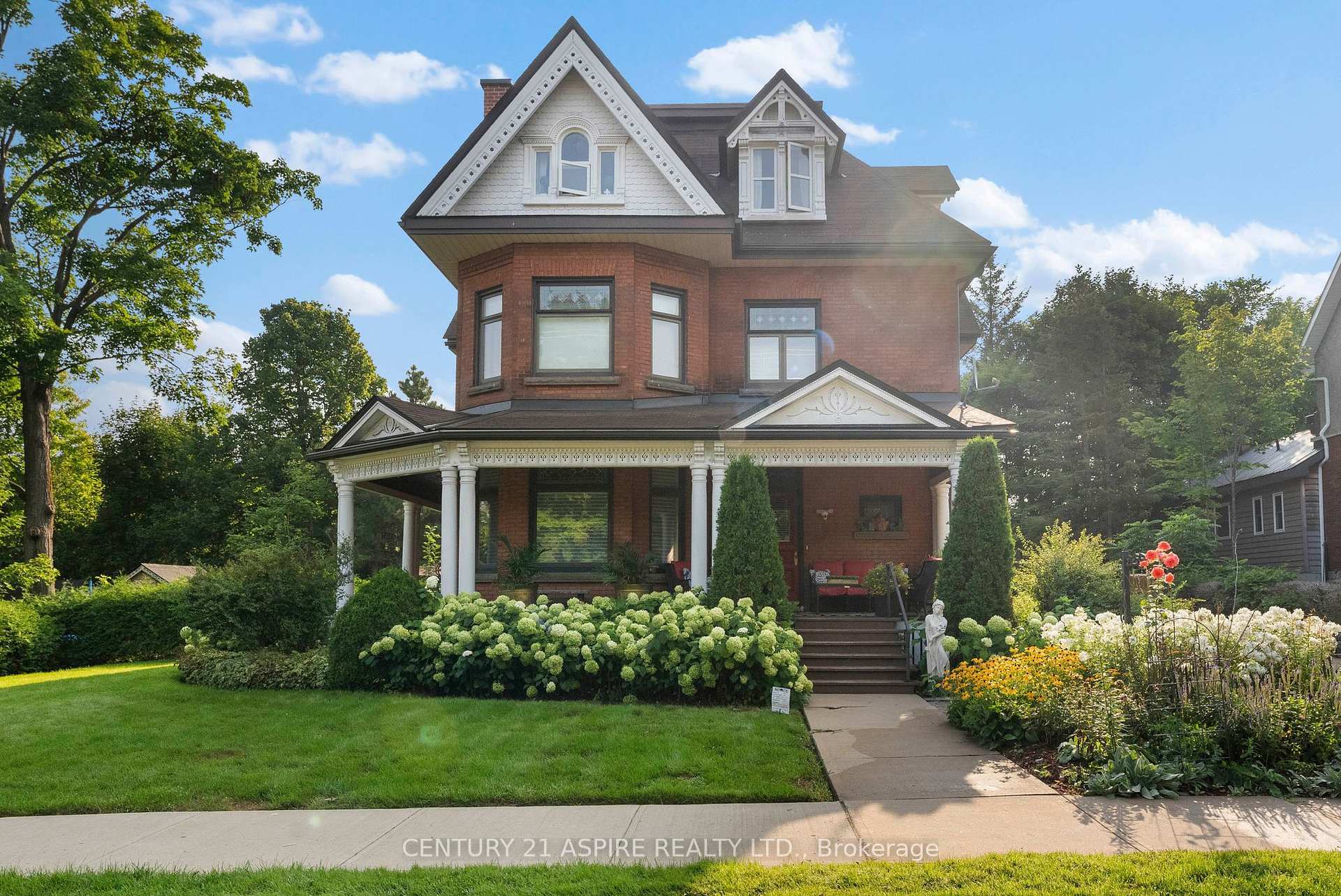 Property Photo: 307 Maple Avenue ON K8A 1L8
