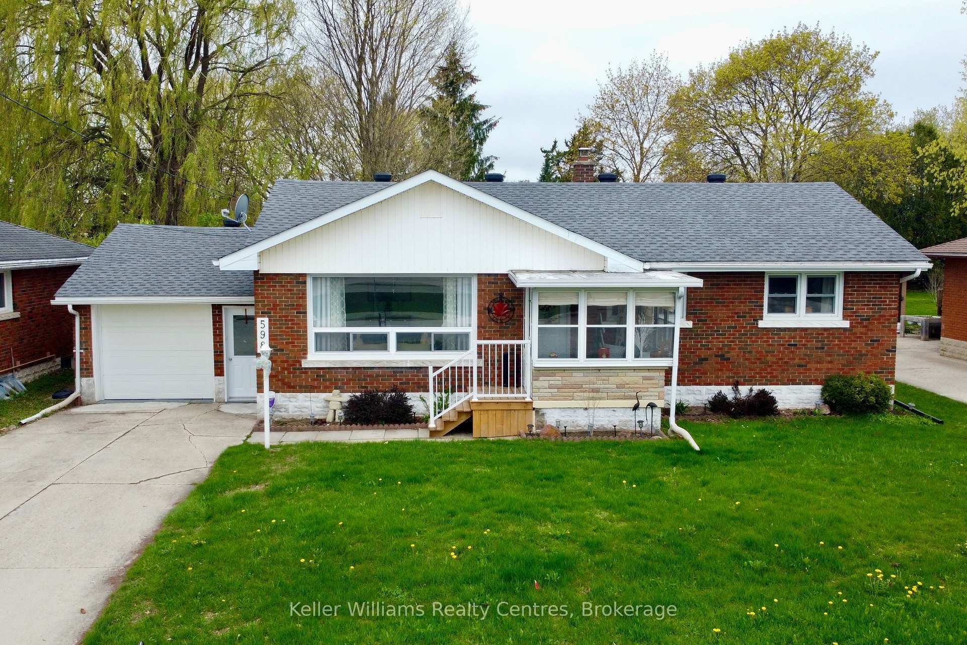 598 13th Avenue  Hanover ON N4N 2X1 photo