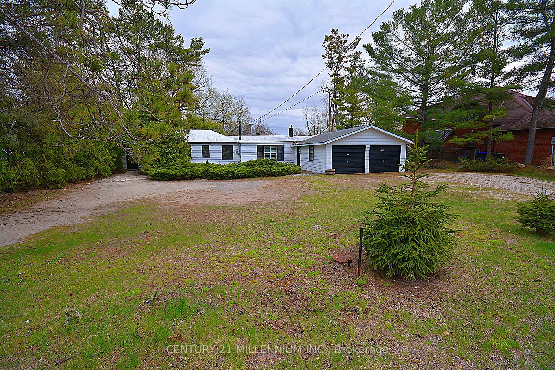 107 Old Mosley Street  Wasaga Beach ON L9Z 2J5 photo