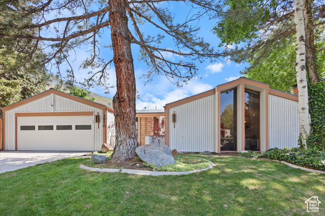 Property Photo: 3570 E Summerhill Dr UT 84121