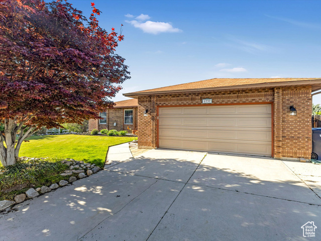 Property Photo: 1737 E Sunrise Park Dr UT 84093