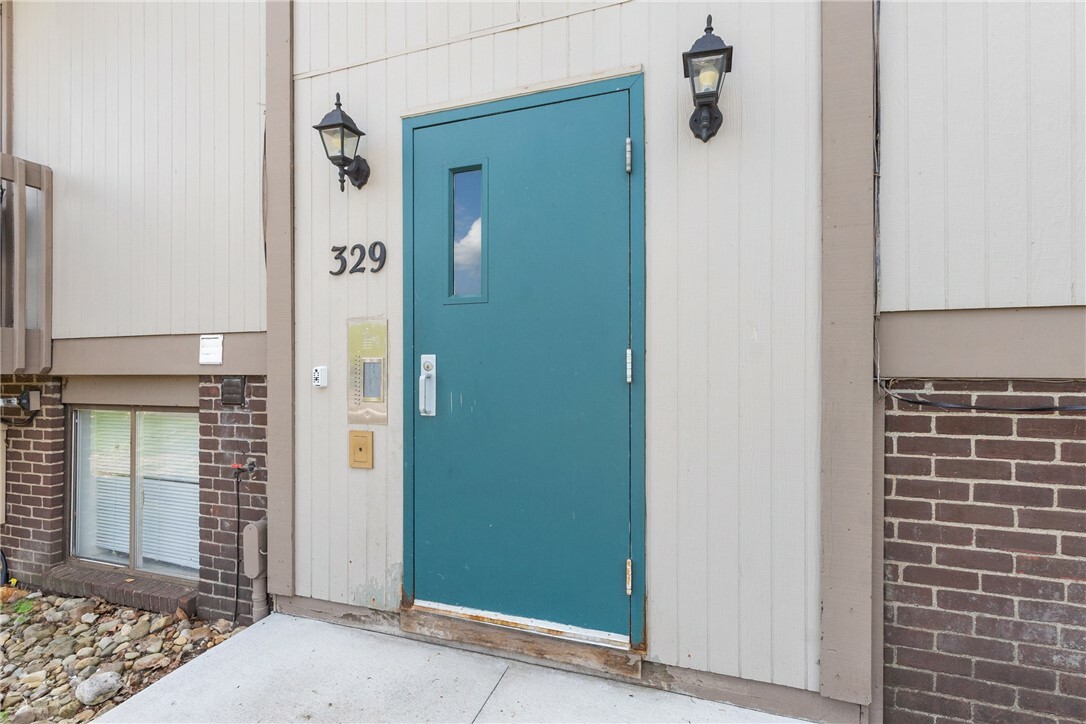 Property Photo: 329 Ridge Point Cir 33 PA 15017
