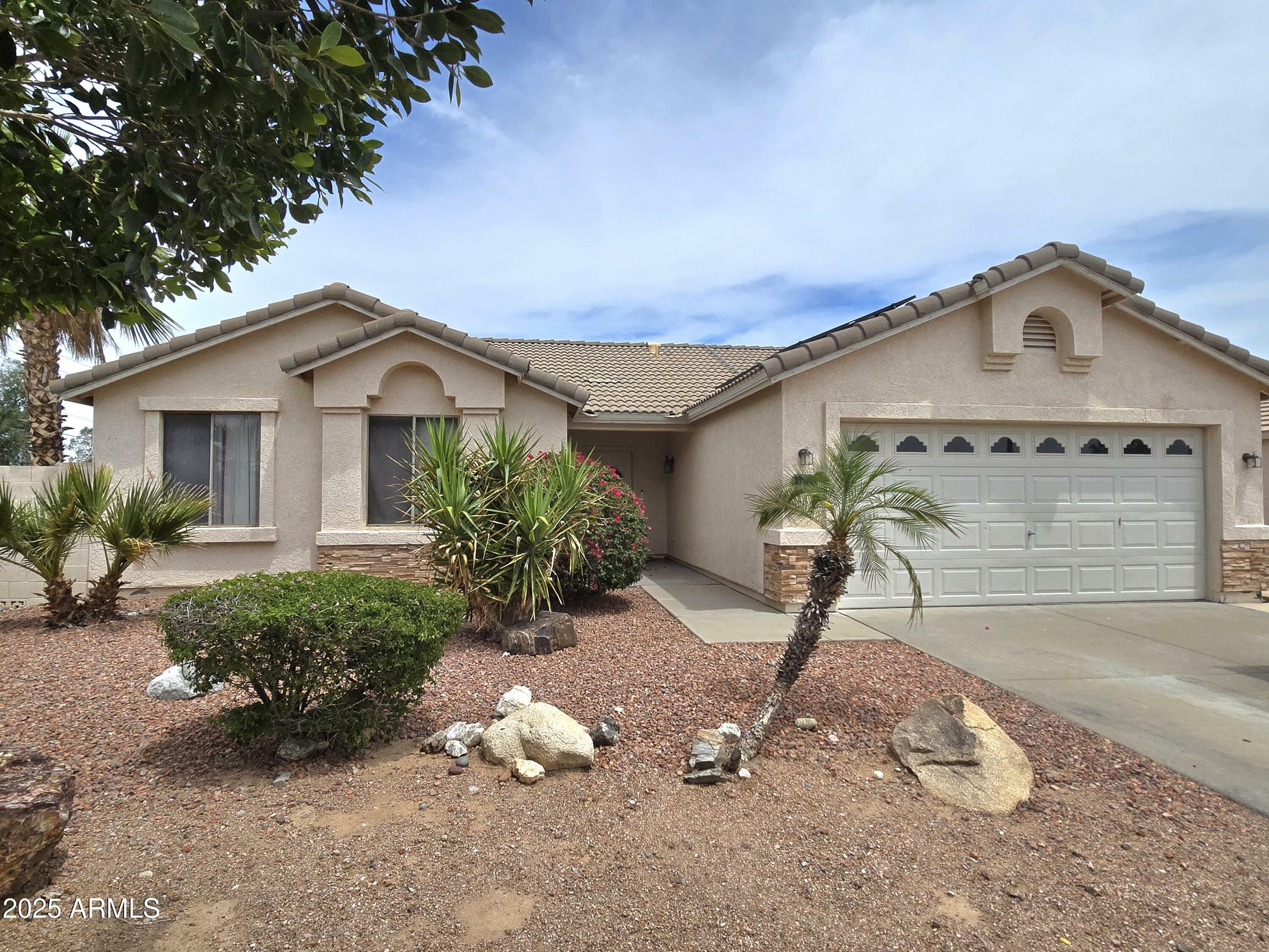 Property Photo: 1264 W 6th Avenue AZ 85120