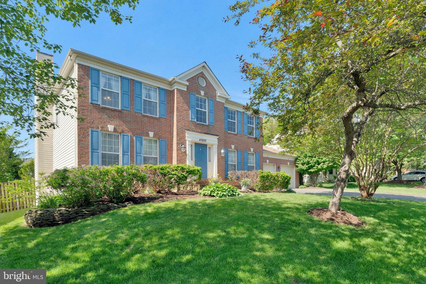 Property Photo: 43257 Katie Leigh Court VA 20147