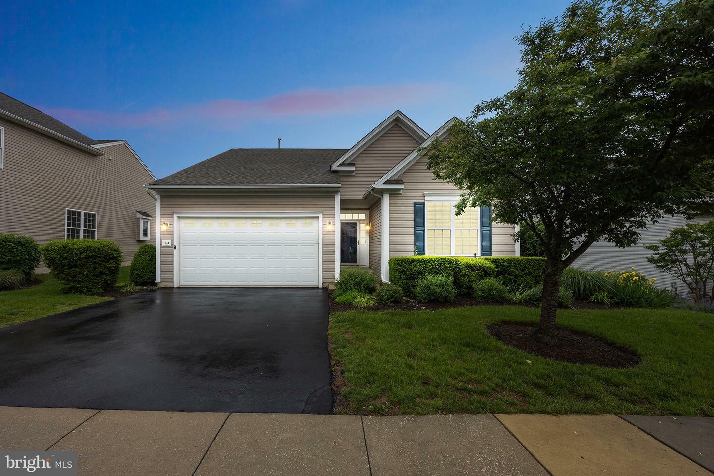 Property Photo: 1744 Ashbrooke Avenue PA 19060