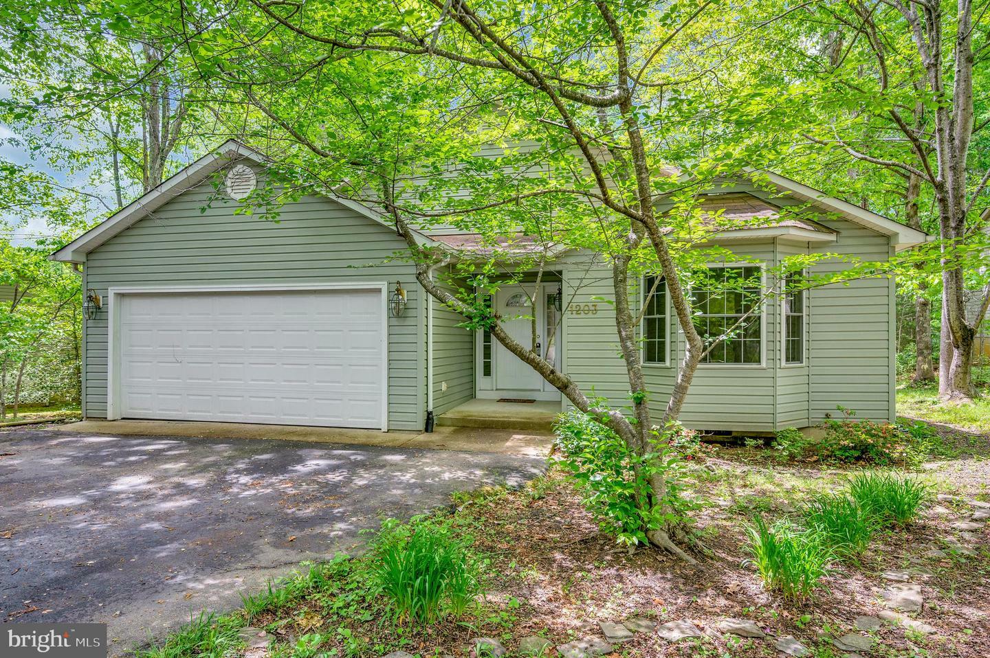 Property Photo: 1203 Confederate Drive VA 22508