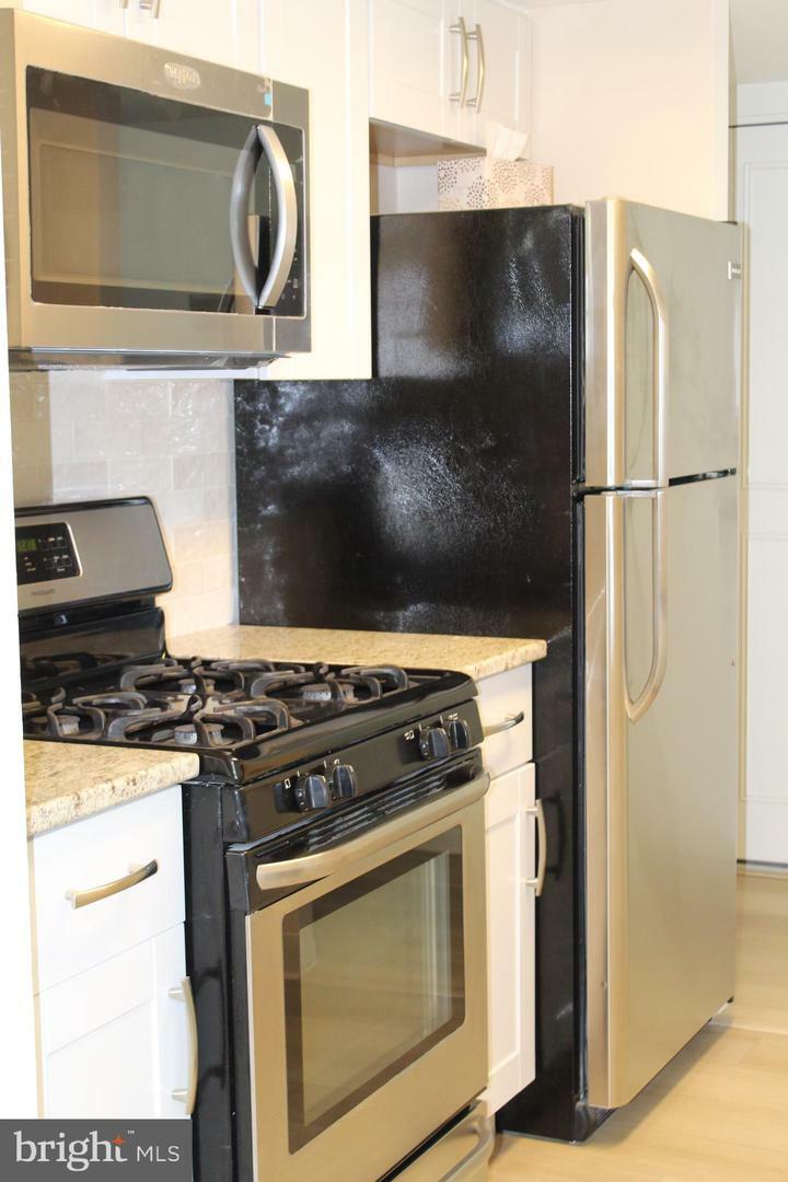Property Photo: 100 West Avenue 601 West PA 19046