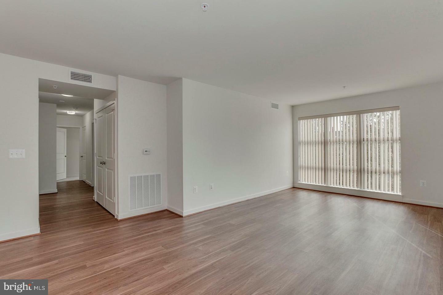 Property Photo: 905 N Jackson Street N 203 VA 22201