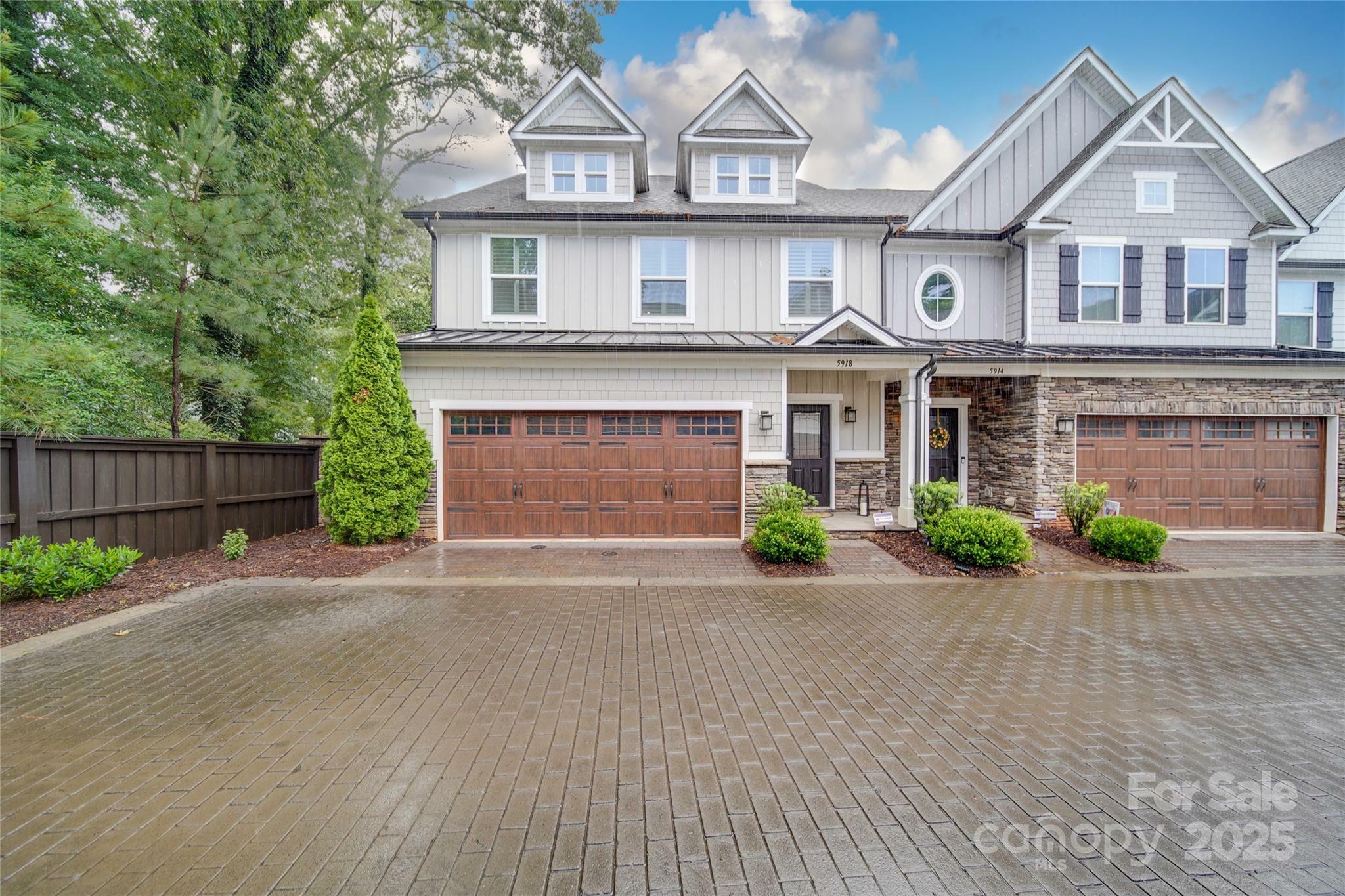 Property Photo: 5918 Barrowlands Court NC 28210