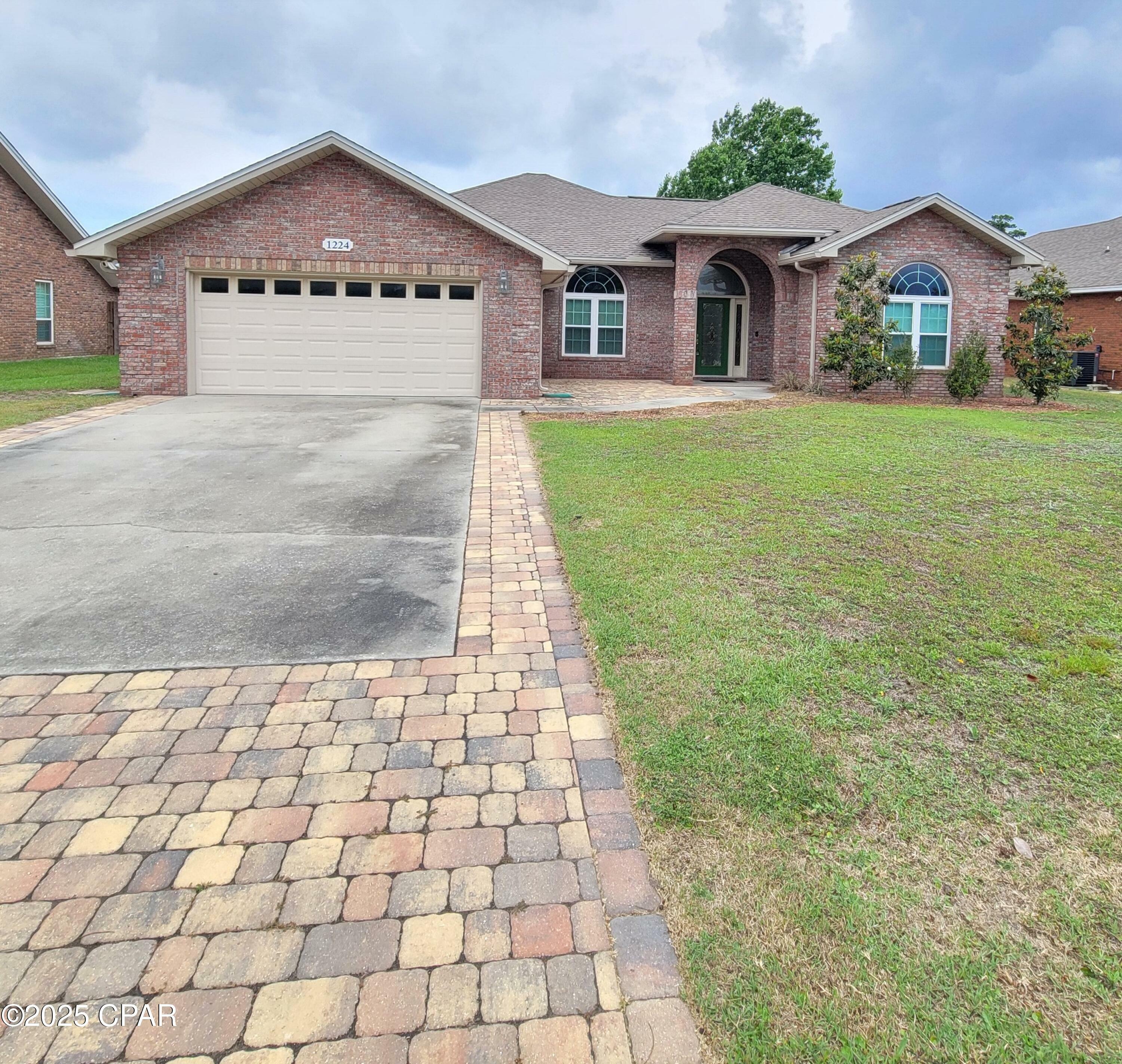 Property Photo: 1224 Huntington Ridge Road FL 32444
