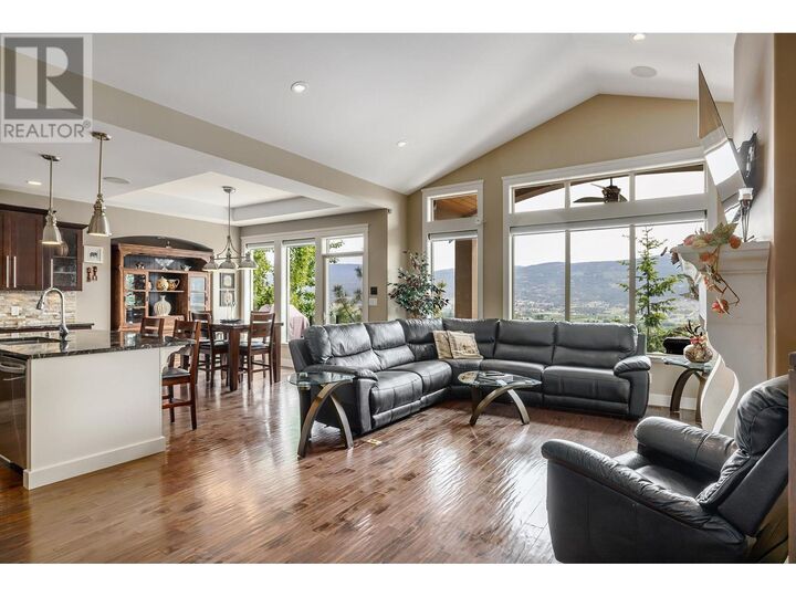 Property Photo: 1821 Capistrano Drive BC V1V 2Z3