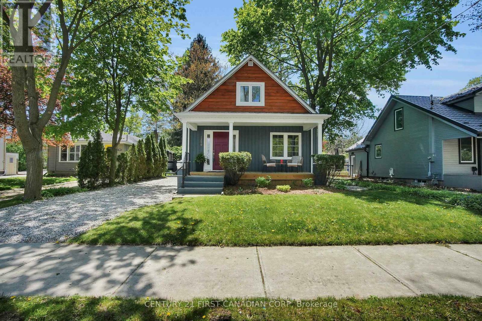 Property Photo: 1290 Springbank Avenue ON N6K 1Z8