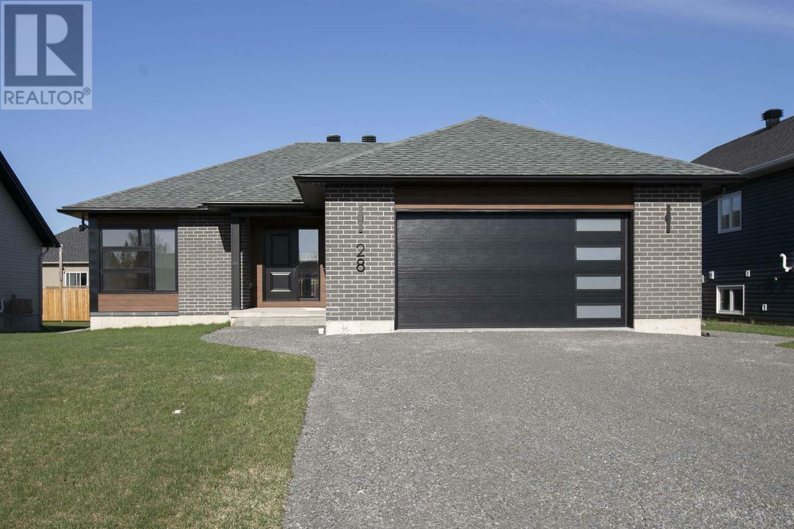 28 Noah Dr  Sault Ste. Marie ON P6C 6E6 photo
