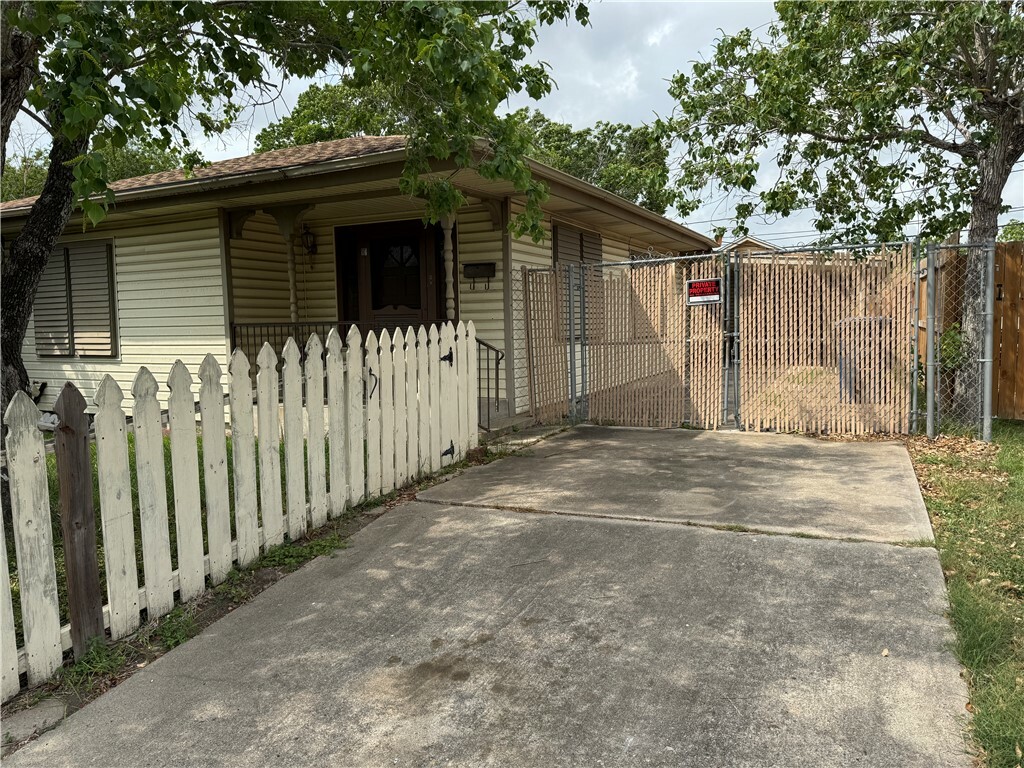 Property Photo: 2518 Halsey Street TX 78405