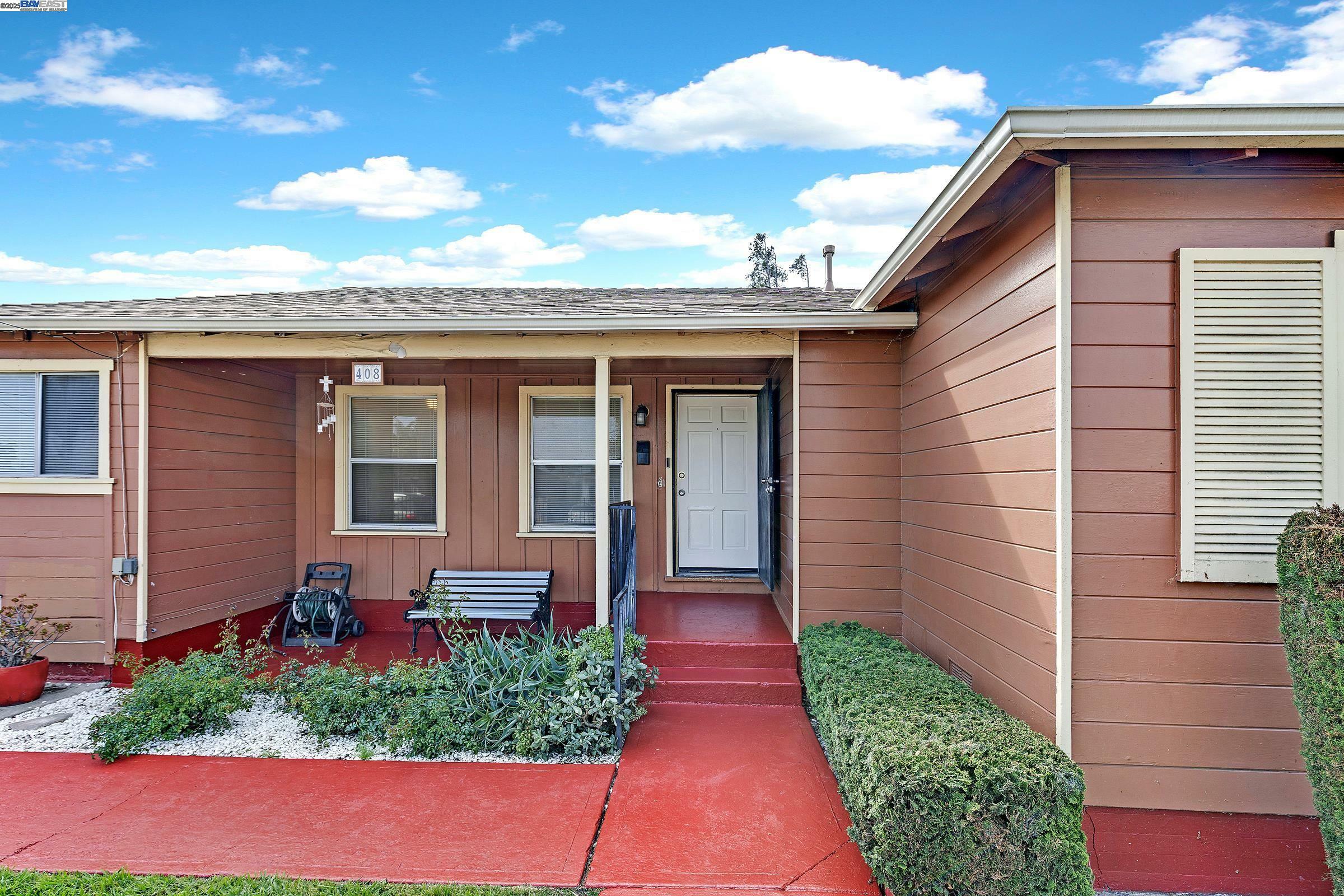 Property Photo: 408 Burlwood Ave CA 94603