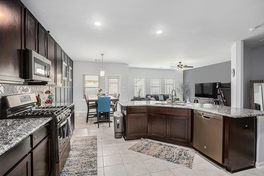 Property Photo: 10906 Granite Chief Drive TX 77583
