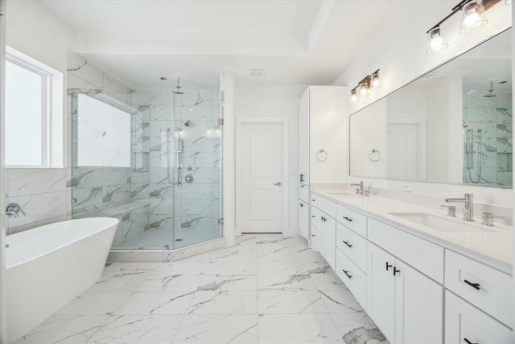 Property Photo: 10927 Brookeshire Chase Lane TX 77043