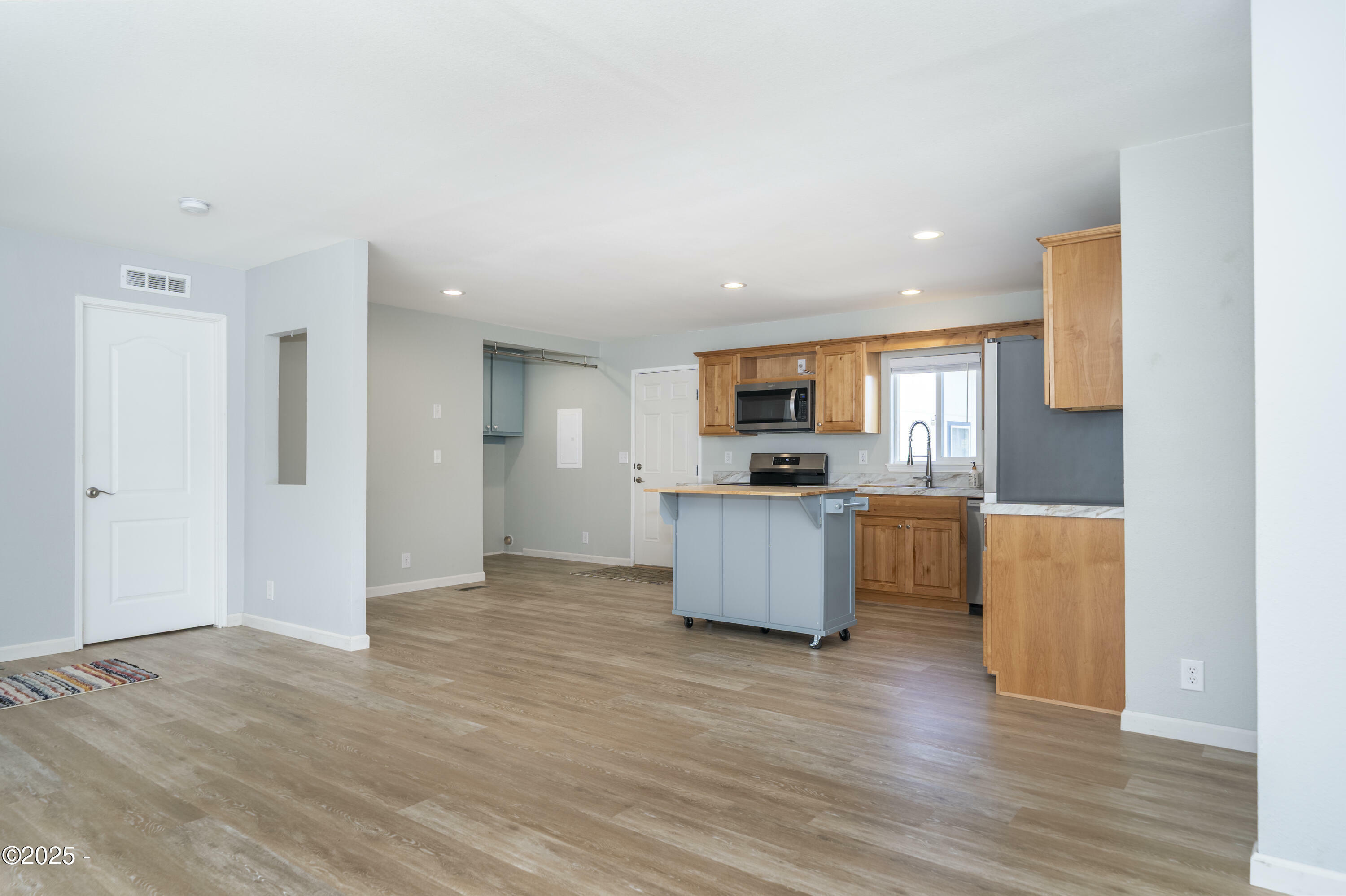 Property Photo: 4875 N Hwy 101 30 OR 97341