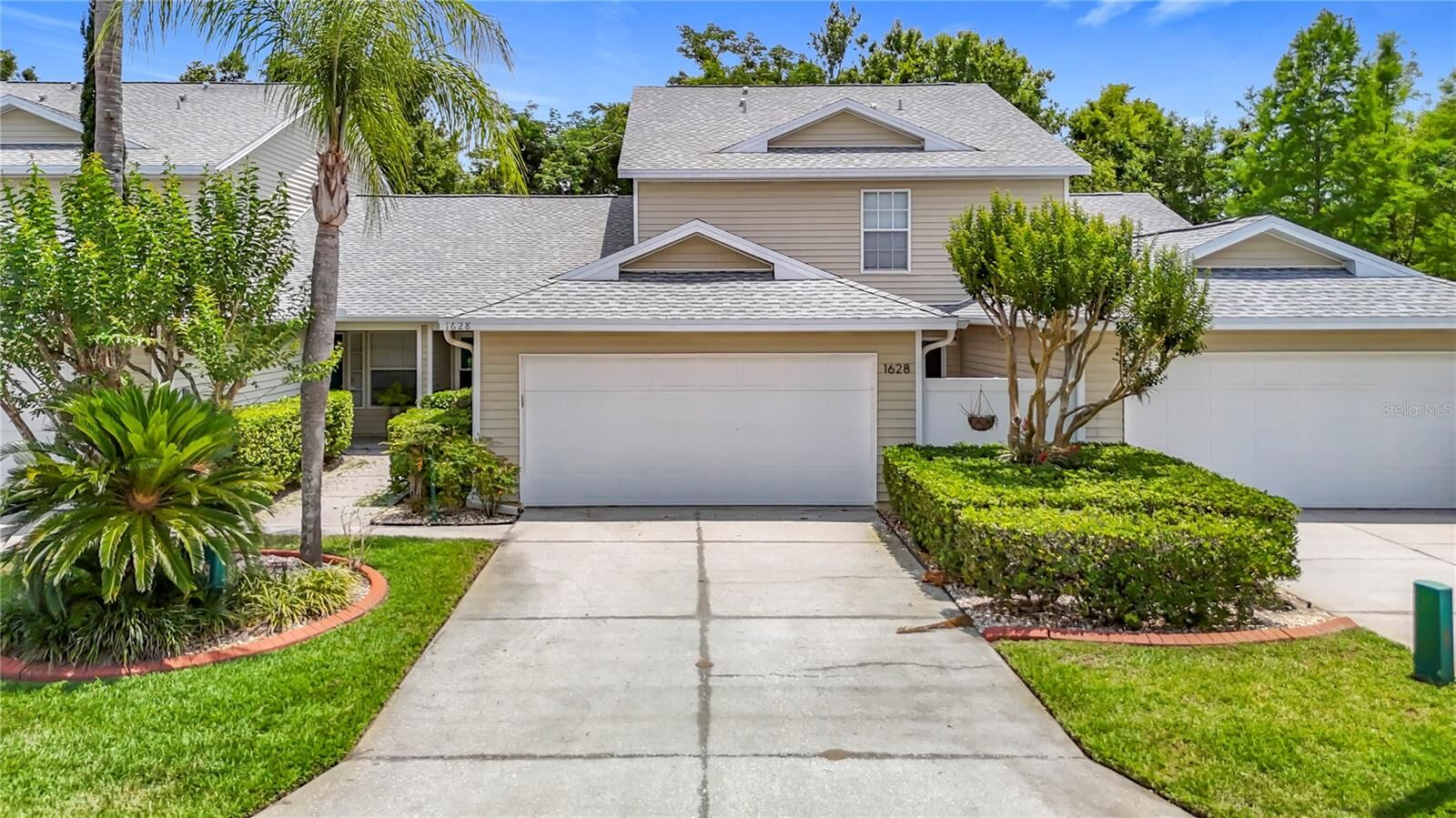 Property Photo: 1628 Lullwater Lane FL 33549