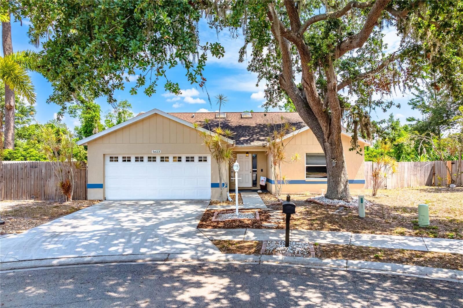 Property Photo:  5623 Wilde Oak Way  FL 34232 