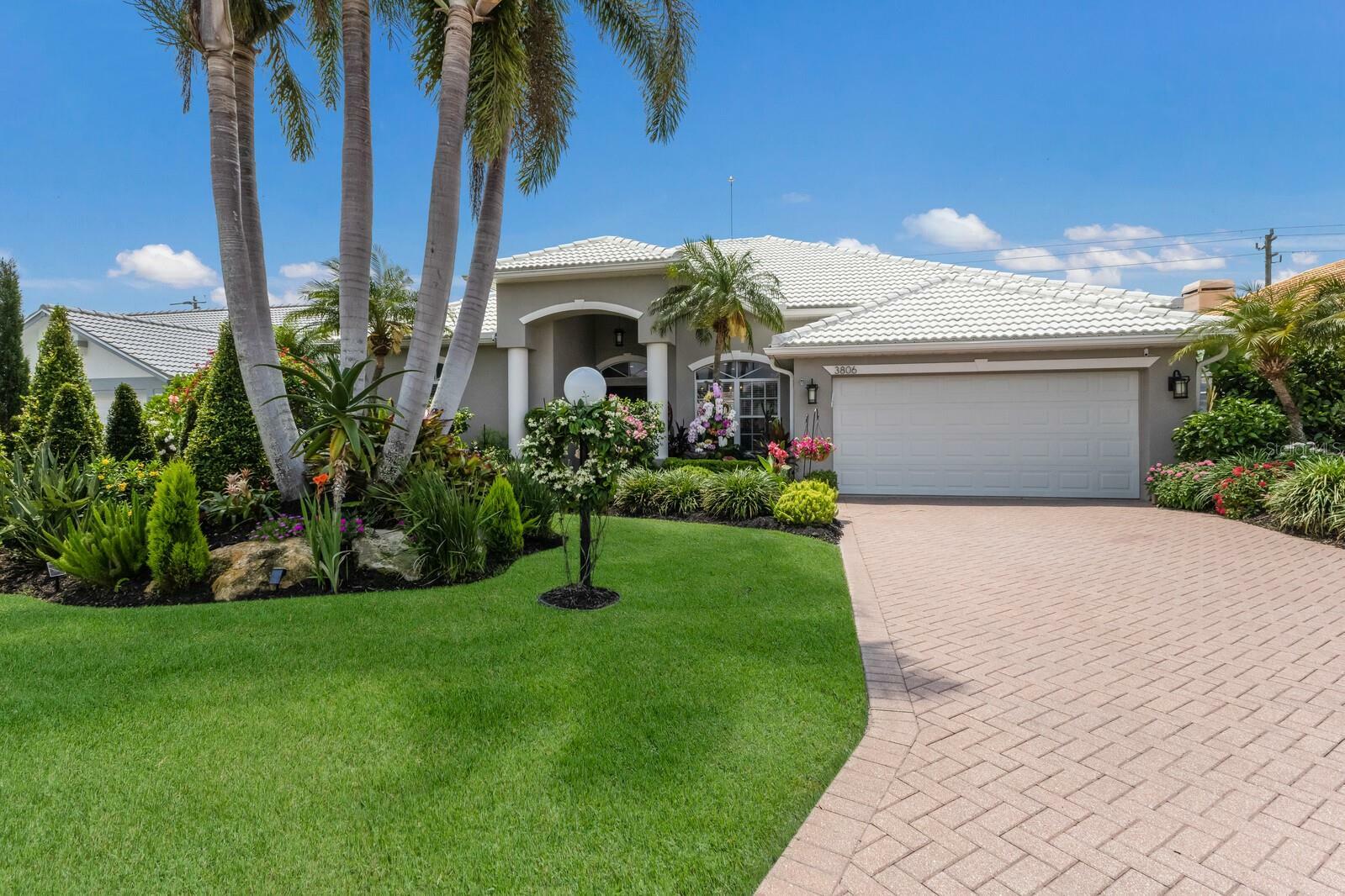 Property Photo: 3806 72nd Terrace E FL 34243