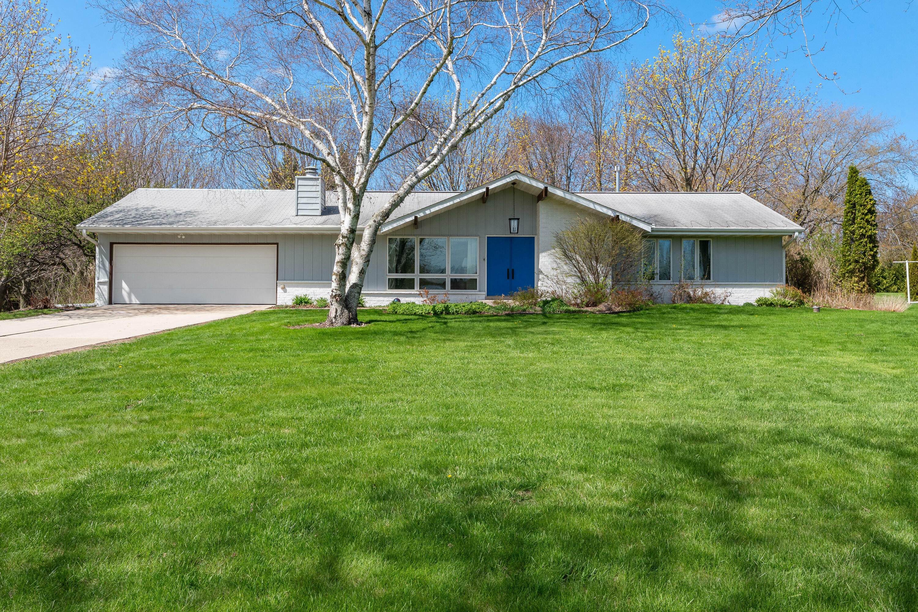 Property Photo: 1074 Ulao Pkwy WI 53024